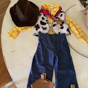 Disney store Woody Halloween costume 4T with bonus hat